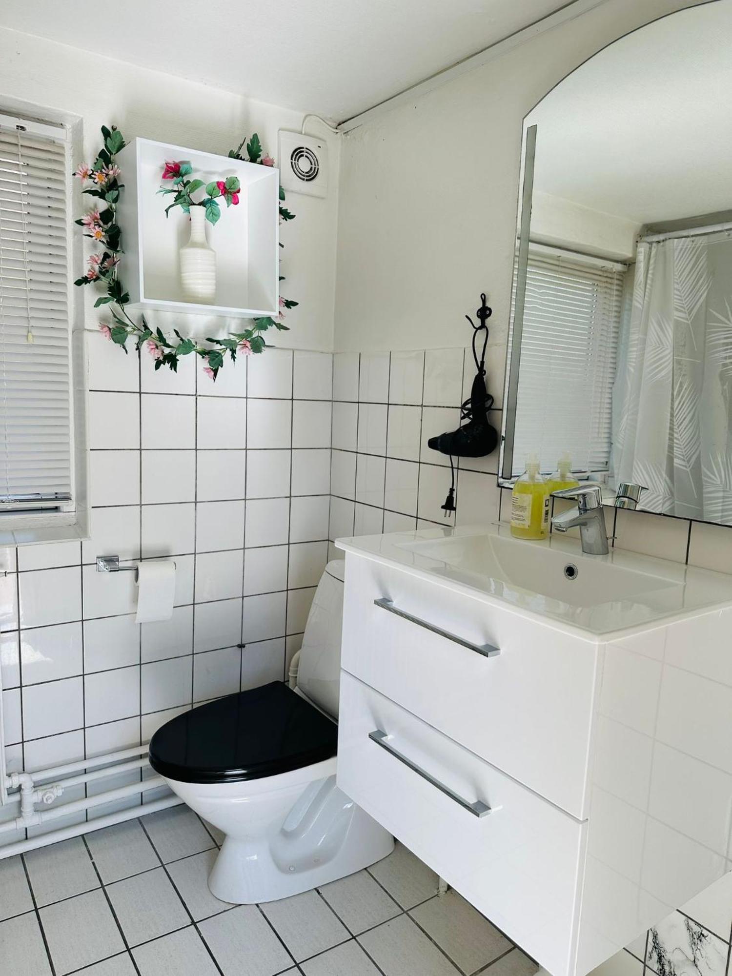 5 Minute Walk To Lego House - Perfect Location - Studio Room With Private Entrance - Garden On Site Billund Exterior photo